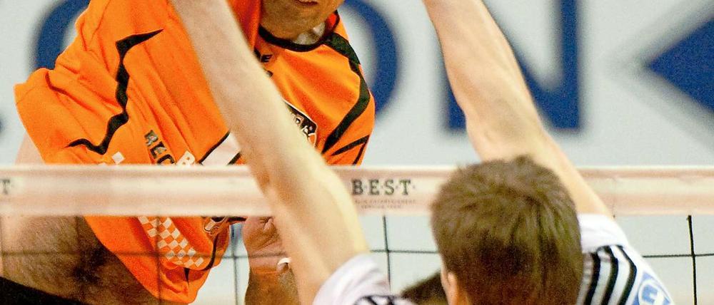 Die Berlin Recycling Volleys setzten sich gegen den Serienmeister aus Friedrichshafen durch.