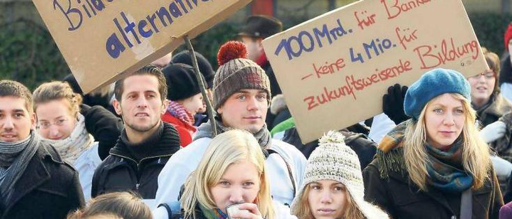 Von Demo zu Demo. Bald laufen die Mittel für den Elitewettbewerb und den Hochschulpakt aus. Die Politik ist gefordert.