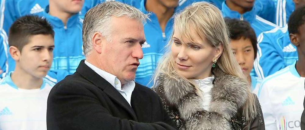 Wie lange hat die Chefin noch gute Laune? Marseilles Trainer Didier Deschamps mit der Besitzerin von Olympique Marseille, Margarita Louis-Dreyfus.