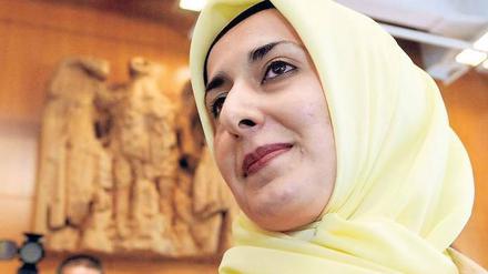 Bedecktes Haar. Die muslimische Lehrerin Fereshta Ludin wollte nicht auf ihr Kopftuch verzichten - und ging deshalb auf eine Privatschule.