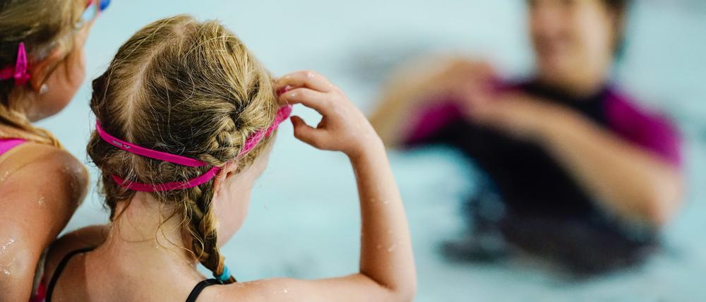 In Berliner Schwimmbädern wünscht man sich manchmal einen Neoprenanzug.