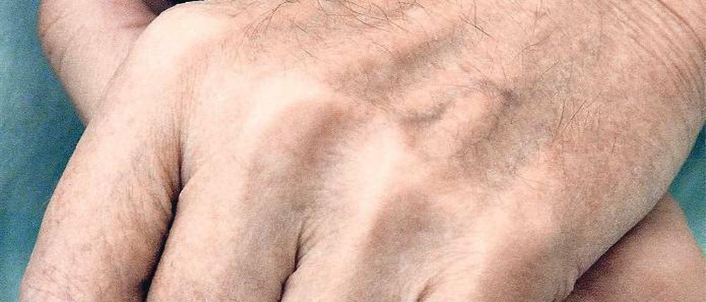 Patienten verstehen. Reine Pflegekenntnisse reichen nicht, um kranke Menschen zu betreuen. Foto: ddp