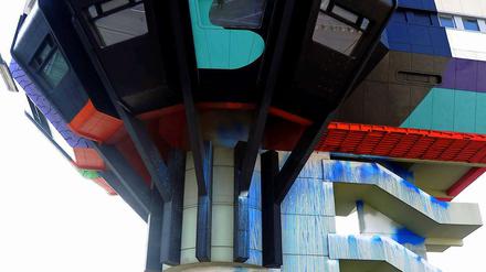 Schönheit liegt im Auge des Betrachters. Die Witwe des verstorbenen Architekten Ralf Schüler ärgert sich über das bunte Treiben auf dem Bierpinsel.