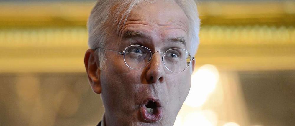 Harald Schmidt echauffiert sich über "schlecht erzogene" Bahnfahrer.