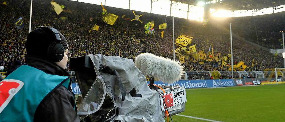 Gut Nachrichten für Männer: Der Bezahlsender Sky behält die Live-Rechte an der Fußball-Bundesliga.