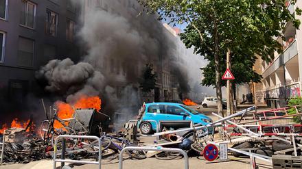 Mitte Juni brennen Barrikaden in der Rigaer Straße. Grund ist die anstehende Brandschutzbegehung. 