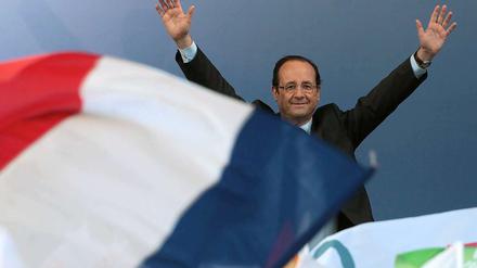 Francois Hollande, der Herausforderer des amtierenden französischen Präsidenten, gibt ebenfalls kaum Antworten auf die drängendsten Fragen des Landes.