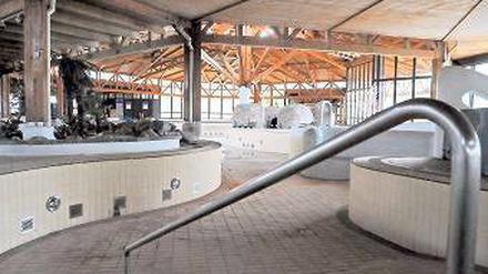 Außer Fliesen nichts geblieben. Tristesse herrscht im früheren Spaßbad. Foto: Steinert