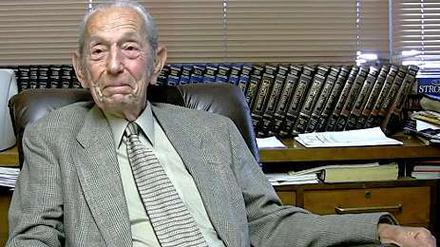 Der amerikanische Rundfunkprediger Harold Camping sagt seit geraumer Zeit voraus, dass der Weltuntergang bevorsteht. 