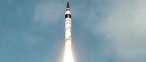 Acht Uhr morgens: Die Interkontinentalrakete „Agni V“ wird von der Insel Wheeler Island vor der Ostküste Indiens aus gestartet. 