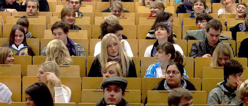 Mit wem man eine Vorlesung besucht, kann man sich nicht aussuchen. Besser man weiß, wer mit einem im Hörsaal sitzt.