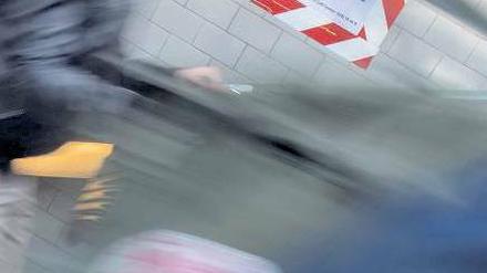 Treppauf, treppab. Auch die Fahrgäste der U 1 müssen sich auf unbequeme Zeiten einrichten – bis zum Juni wird am Gleisdreieck gebaut.