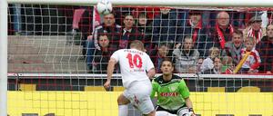 Chance vertan: Lukas Podolski scheitert hier an Stuttgarts Sven Ulreich. Der FC verpasst den Anschluss an die direkten Nichtabstiegsplätze.