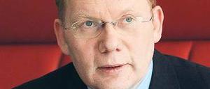 Sebastian Turner gründete zusammen mit dem heutigen Berliner Justizsenator Thomas Heilmann (CDU) und einem weiteren Partner eine Werbeagentur, die Teil des Netzwerks von Scholz &amp; Friends wurde, deren Vorstandschef er später war. Er ist parteilos und kandidiert für CDU, FDP und Freie Wähler bei der Oberbürgermeisterwahl in Stuttgart, die am 7. Oktober 2012 stattfindet.
