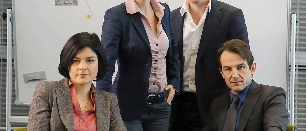 Die ZDF-Kommissare vom Berliner Vermisstendezernat, dargestellt von Jasmin Tabatabai (v.l.n.r.), Susanne Bormann, Florian Panzner und Hans-Werner Meyer. 