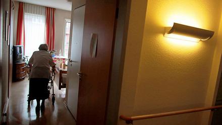 Die Betreuung in deutschen Pflegeheimen lässt zu wünschen übrig.