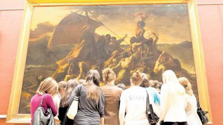 Netzwerken im Louvre. Beim Women's Day von McKinsey in Paris besuchten die Teilnehmerinnen eine Kunstausstellung und trafen mit Managerinnen aus ganz Europa zusammen.