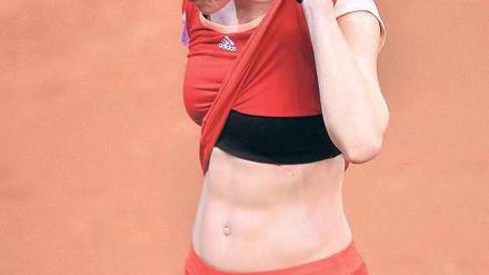 Harte Bauchlandung. Andrea Petkovic verlor das entscheidende Match. Foto: dapd