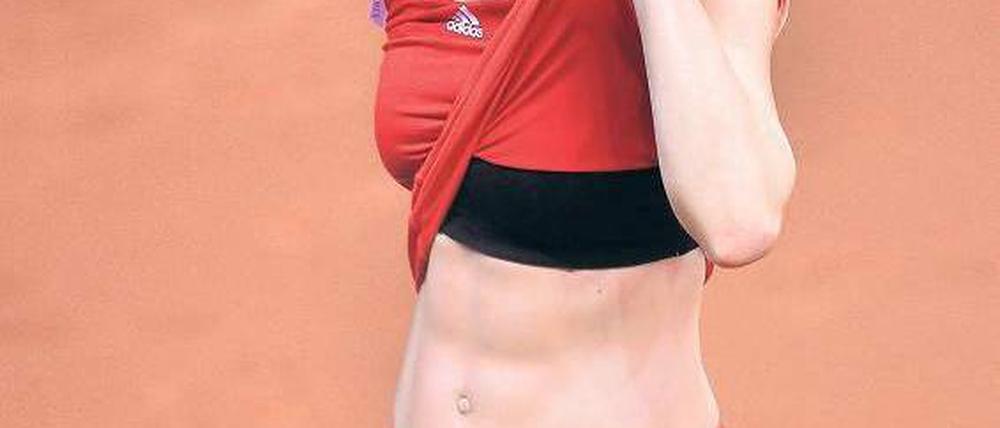 Harte Bauchlandung. Andrea Petkovic verlor das entscheidende Match. Foto: dapd