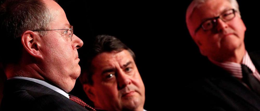 Die SPD-Troika auf einer Bühne: Peer Steinbrück, SPD-Chef Sigmar Gabriel und Fraktionschef Frank-Walter Steinmeier.