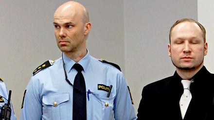 Breivik ist wegen Terrorismus und vorsätzlichen Mordes angeklagt. Auch am kommenden Montag soll er noch einmal befragt werden.