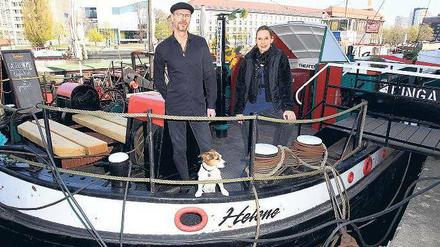 Bühne ahoi. Kino, Krimi, Kinder, Comedy, Berliner Miljöh - das sind die Sparten des von Karsten Goerlitz und Constanze Jungnickel betriebenen Theaterkahns "Helene" im Historischen Hafen