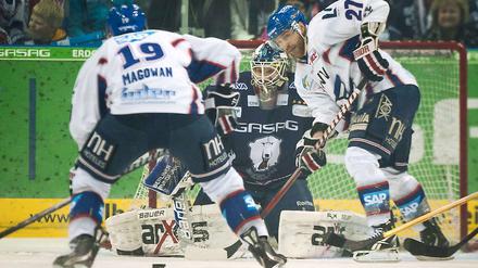 Die Mannheimer gewinnen gegen die Eisbären in Berlin.
