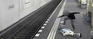 Torben P. wurde im April 2011 am Bahnhof Friedrichstraße gefilmt als er auf sein Opfer eintrat. 