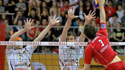 Noch ein Champion aus Berlin. Die BR Volleys bezwangen in einer ebenfalls dramatischen Finalserie den TSV Unterhaching. In der neuen Saison scheint der Deutsche Meister sogar noch stärker und hat in der Volleyball-Bundesliga noch kein Spiel verloren.