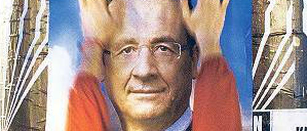 Wahlkampf im Elsass: In Mulhouse werden Plakate mit dem Konterfei des sozialistischen Präsidentschaftskandidaten François Hollande geklebt. 
