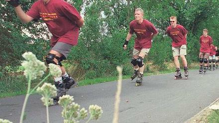 Vorwärts immer. Auch wenn es dem Landkreis Teltow-Fläming wirtschaftlich derzeit nicht gutgeht – der Rundkurs „Fläming-Skate“ dürfte auch künftig Tausende Touristen anlocken. Foto: pa/ZB
