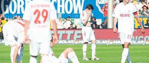 Kölner Körpersprache. Stehend k.o., geknickt oder am Boden zerstört.