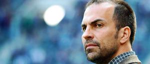 Markus Babbel kann Hertha am Samstag in die Zweite Liga befördern. Bis dahin wird schon mal verbal ausgeteilt.