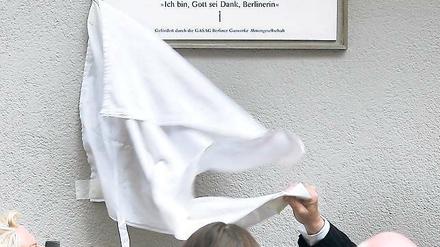 Für Marlene. Die Gedenktafel am Geburtshaus der Dietrich in Schöneberg. Foto: dpa