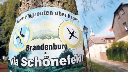 Protest in jedem Viertel. Seit Monaten wehren sich Anwohner – wie hier am Müggelsee – gegen die neuen Flugrouten.
