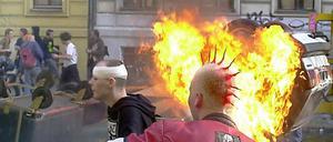 Brennende Mülltonnen und Verwüstung. Ein bekanntes Bild am 1. Mai 2001.