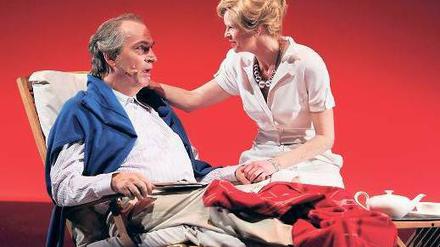 Seelenverwandt. Axel (Herbert Knaup) und Friede Springer (Leslie Malton) auf Patmos, ihrer griechischen Rückzugsinsel. Foto: John MacDougall/dapd