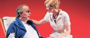 Seelenverwandt. Axel (Herbert Knaup) und Friede Springer (Leslie Malton) auf Patmos, ihrer griechischen Rückzugsinsel. Foto: John MacDougall/dapd