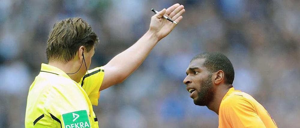 Warum ich? Ryan Babel hadert mit der Entscheidung Thorsten Kinhöfers.