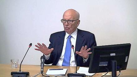 In Abwehrhaltung. Rupert Murdoch.