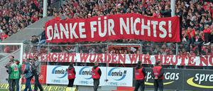 Die Cottbusser Fans können endlich die Saison abhaken.