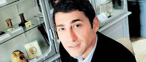 Auf dem Weg nach oben. Sinan Akdeniz studiert Medizin und Wirtschaftsingenieurswesen. Er bekommt ein Stipendium für Hochbegabte. 