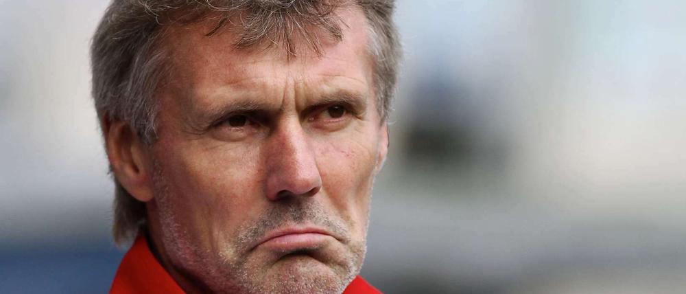 Unter Zugzwang: Rudi Bommer will mit Energie Cottbus gegen Union Berlin gewinnen.