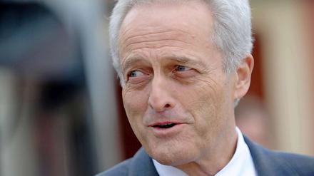 Verkehrsminister Peter Ramsauer (CSU) über die neue Kampagne mit dem Motto „Rücksicht im Straßenverkehr – noch besser als Vorsicht“. 