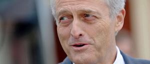 Verkehrsminister Peter Ramsauer (CSU) über die neue Kampagne mit dem Motto „Rücksicht im Straßenverkehr – noch besser als Vorsicht“.