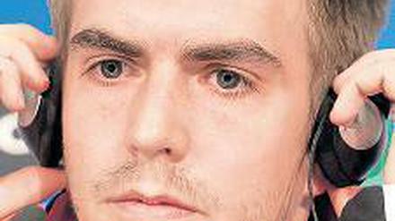 "Das hat nichts mit Demokratie zu tun." Philipp Lahm kritisiert die Ukraine.