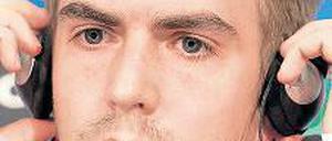 "Das hat nichts mit Demokratie zu tun." Philipp Lahm kritisiert die Ukraine.