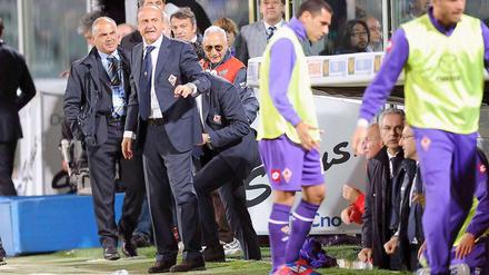 Delio Rossi (links, gestikulierend), Ex-Trainer des AC Florenz.