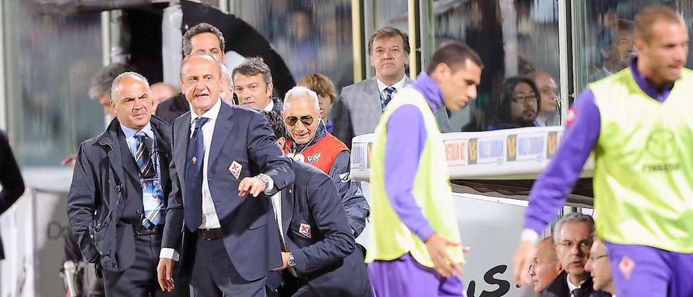 Delio Rossi (links, gestikulierend), Ex-Trainer des AC Florenz.