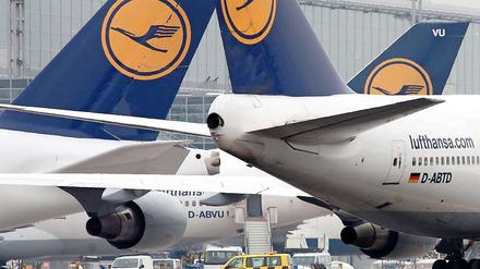 Lufthansa verbucht Verluste trotz Rekordumsätzen.